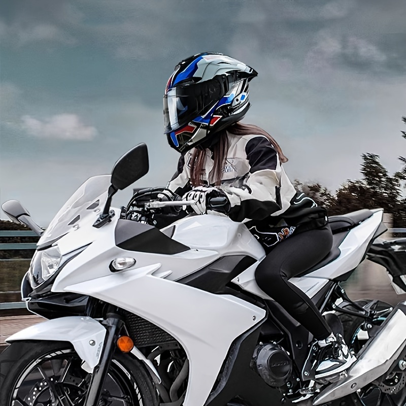 Dual Visor Motorcycle Helmet - Image 2